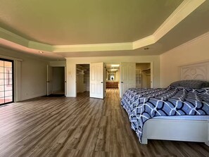 5 bedrooms, iron/ironing board, free WiFi, bed sheets