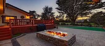 Spacious 4300 sq ft Bay Escape – On Golf Course & Near to Beach and Trials