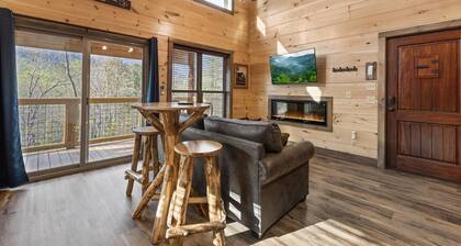 King Cabin 2 | View & Private Hot Tub