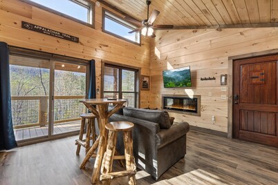 King Cabin 2 | View & Private Hot Tub