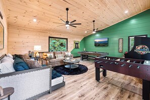 Smart TV, video games