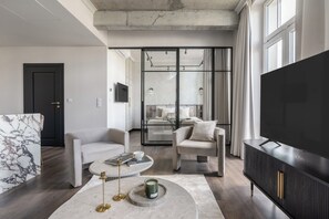 Àtic Grand, balcó, vistes a la ciutat | Sala d'estar