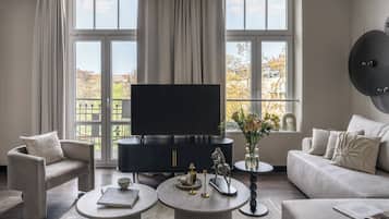 Grand Penthouse, Balcony, City View | Living room