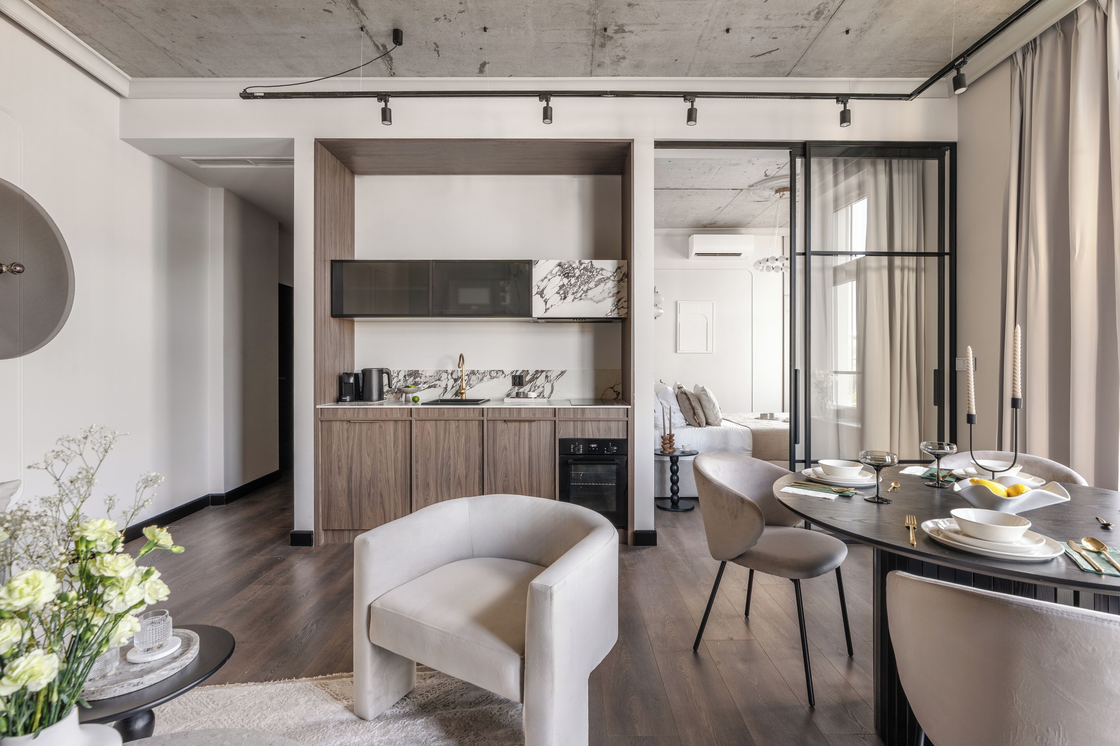 Exclusive Apartment, Balcony, City View | Living area