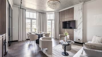 Exclusive Apartment, Balcony, City View | Living room