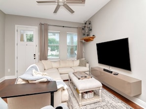 Living area - Seminole Heights Splash Pad (Tampa)