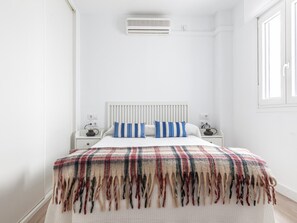 2 chambres, fer et planche à repasser, accès Internet, draps fournis