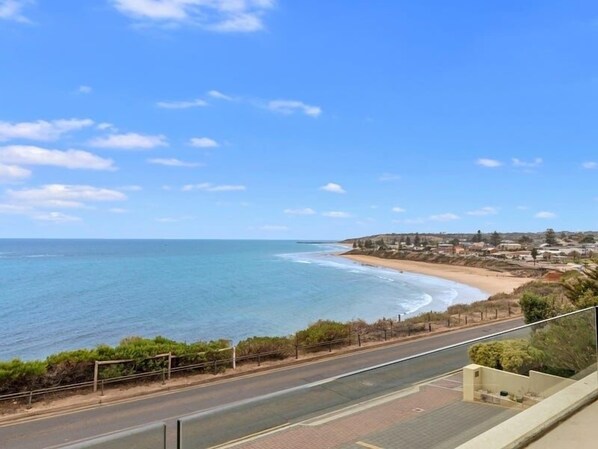 Beach - Cozy Getaway retreat-5 bd 2 bath near beach and wineries with espresso machine ☕️ (Christie Downs)