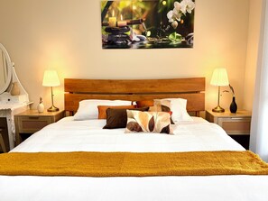 5 bedrooms, iron/ironing board, WiFi, bed sheets