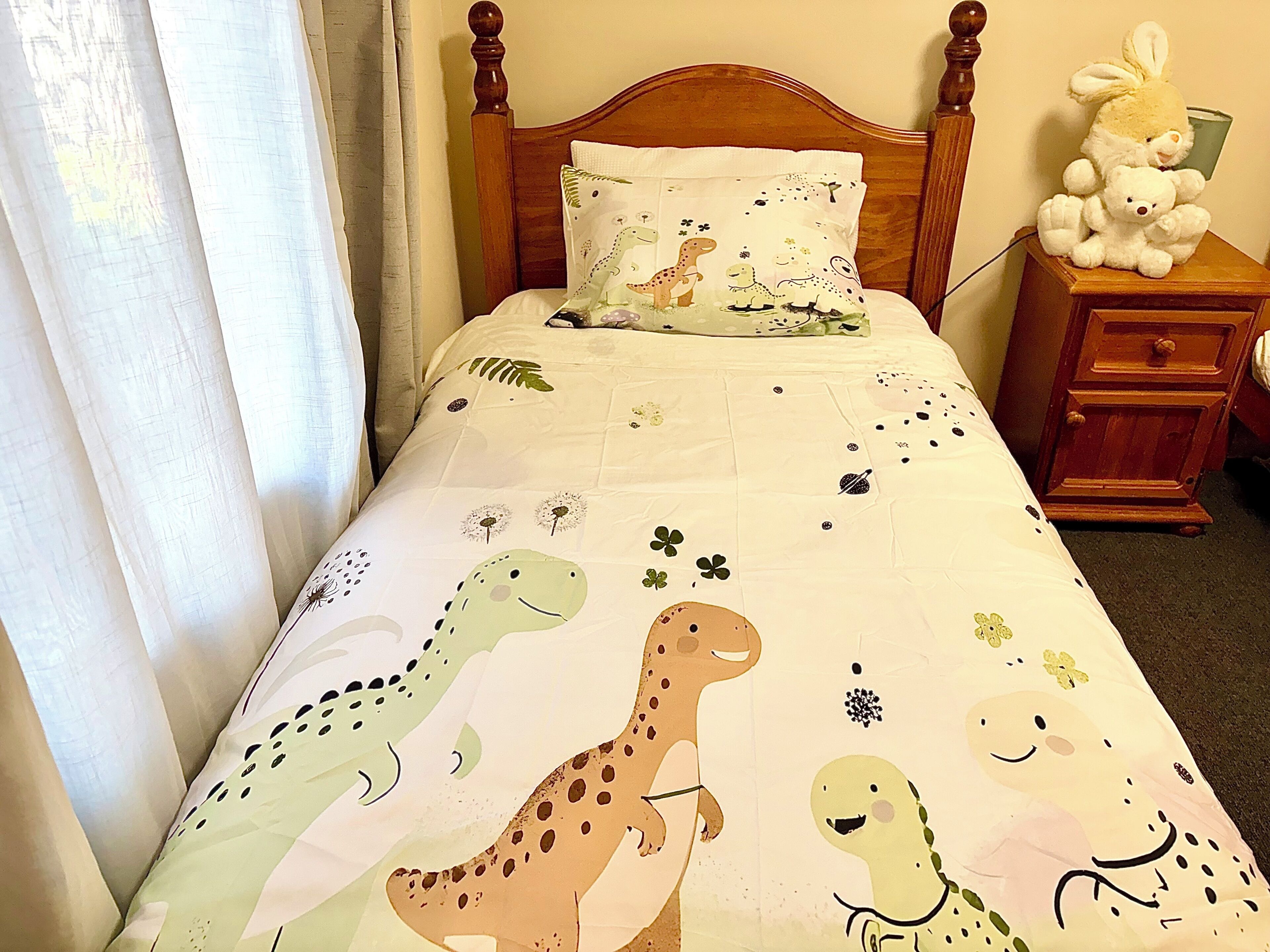 5 bedrooms, iron/ironing board, WiFi, bed sheets