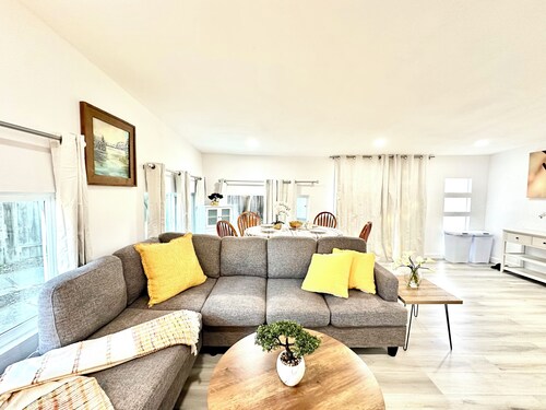 Charming 3-bedroom Guesthouse with WiFi in Sunnyvale