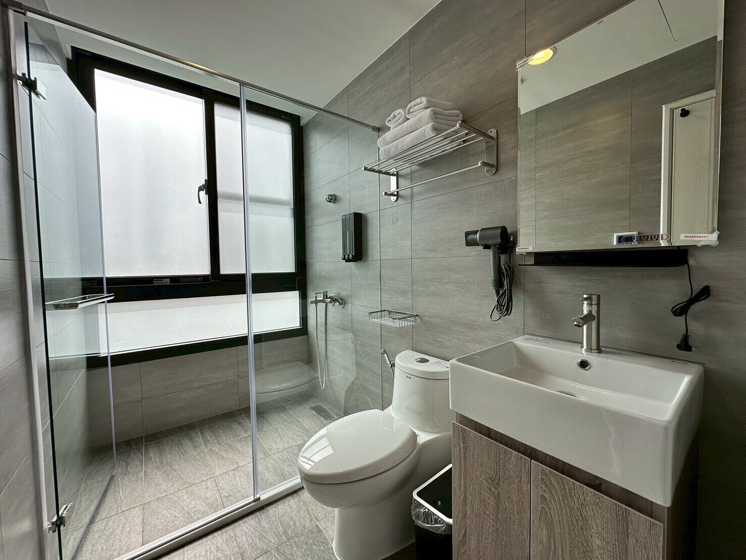 Shower, hair dryer, towels, shampoo