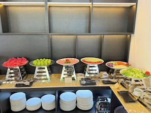 Petit déjeuner buffet servi tous les jours en supplément