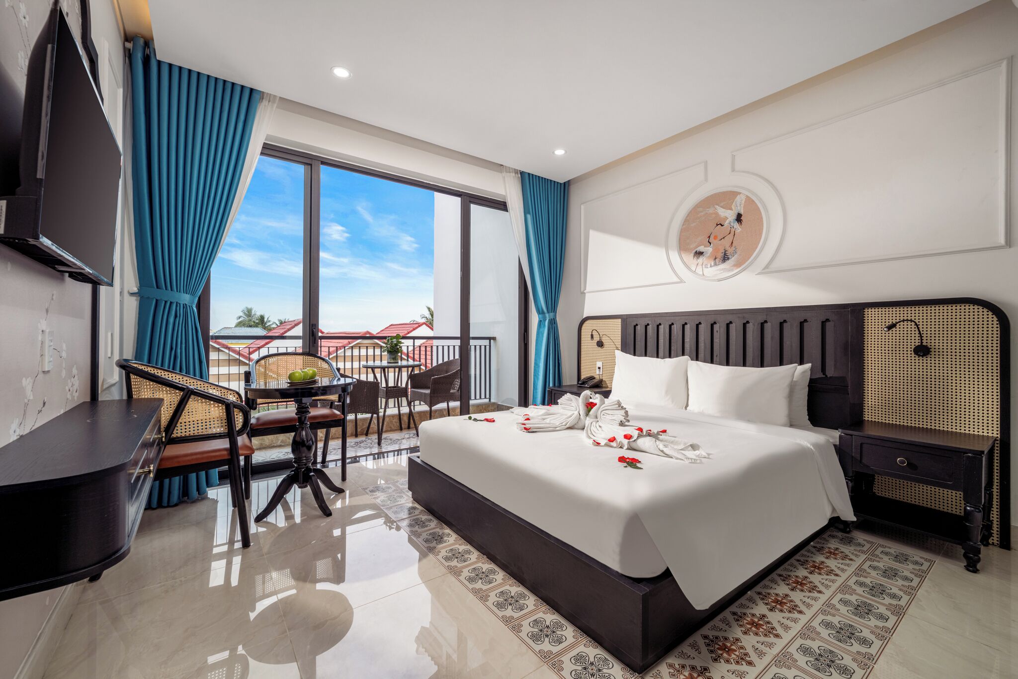 Family Room, Balcony, Pool View | Minibar, in-room safe, desk, free WiFi