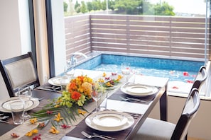 Villa, balcón | Servicio de comidas en la habitación