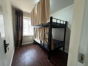 3 makuuhuonetta, silitysrauta/-lauta, Wi-Fi, vuodevaatteet