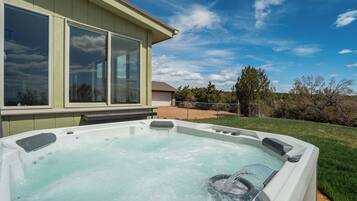 House, Mountain View | Private spa tub
