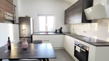 Apartemen Keluarga, 1 kamar tidur (Royal Premantura) | Dapur pribadi | Lemari es, microwave, oven, dan kompor