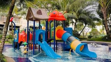 2 kolam renang outdoor