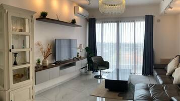 Family Apartment, Balcony, City View | Ruang tamu