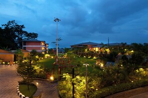 Exterior - Royal Tulip Chitwan Nepal (Sauraha)