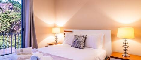 2 chambres, fer et planche Ă repasser, accĂšs Ă Internet, literie fournie