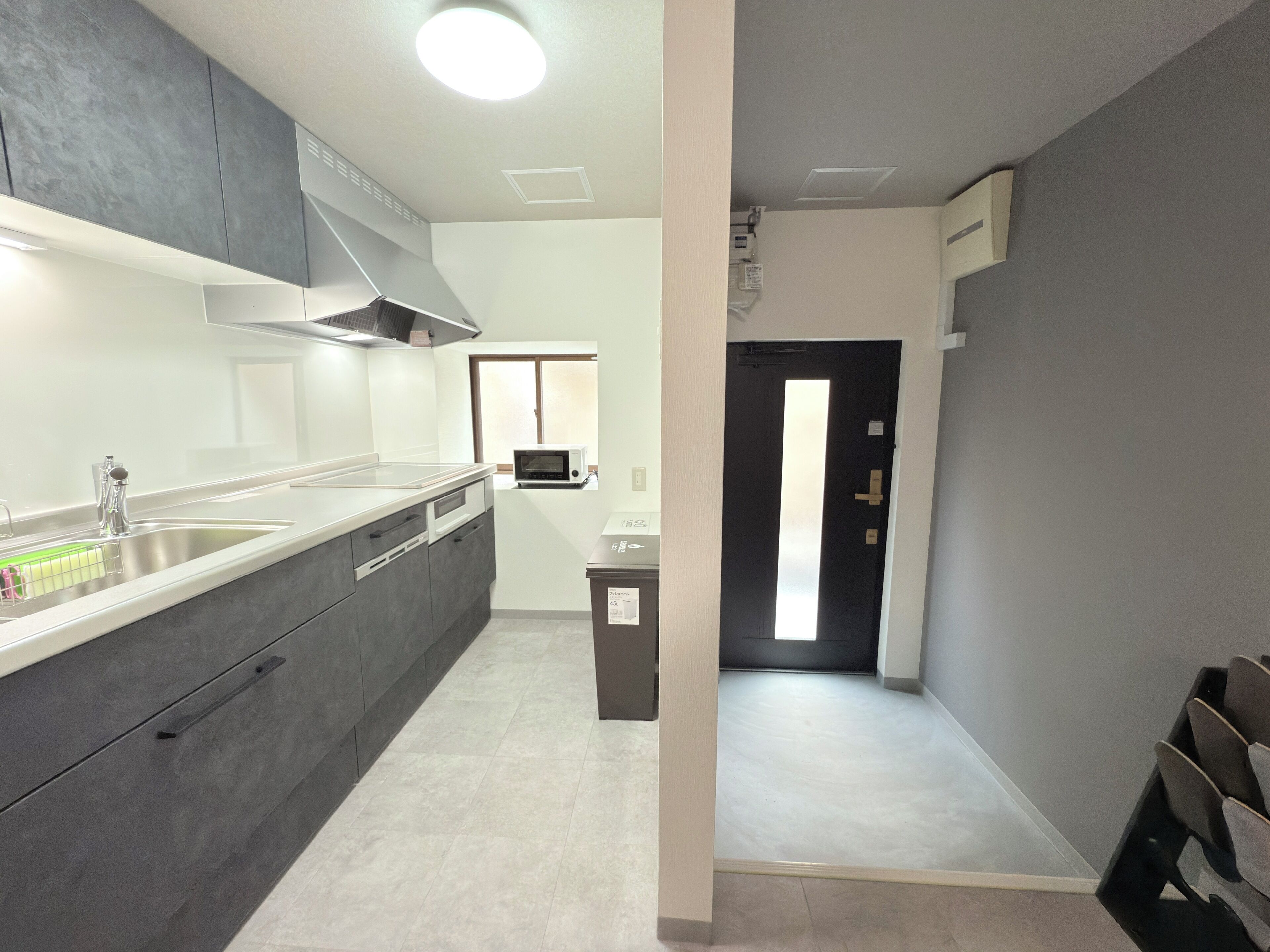 コンフォート ヴィラ 禁煙 | 専用キッチン | 冷蔵庫、電子レンジ、オーブン、調理器具と食器