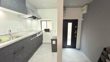 Comfort Villa, Non Smoking | Private kitchen | Fridge, microwave, oven, cookware/dishes/utensils