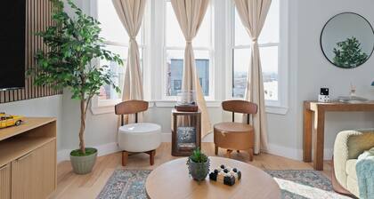 Cozy Retreat 3BR Transit-friendly Home PATH&Bus Retro game