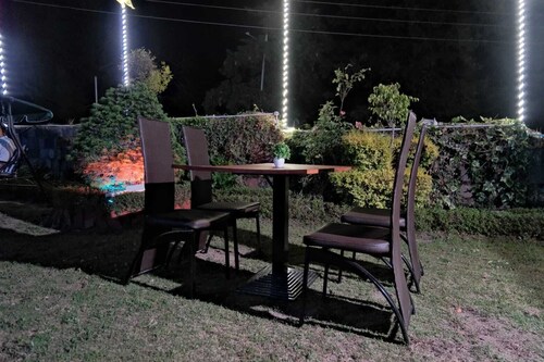 The Luv Hill Hotel And Cafe