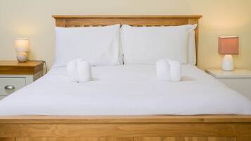 3 bedrooms, desk, iron/ironing board, WiFi
