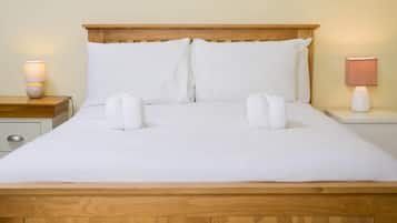 3 bedrooms, desk, iron/ironing board, WiFi