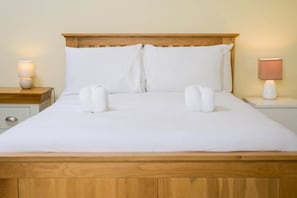 3 Schlafzimmer, Schreibtisch, Bügeleisen/Bügelbrett, WLAN