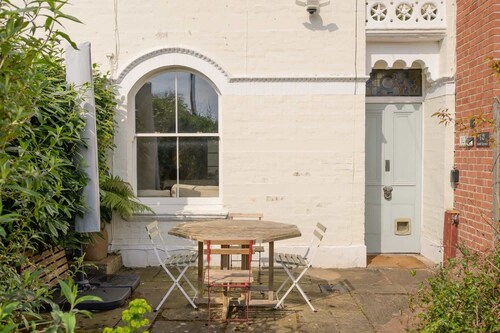Colourful Victorian Home in Redland with Garden