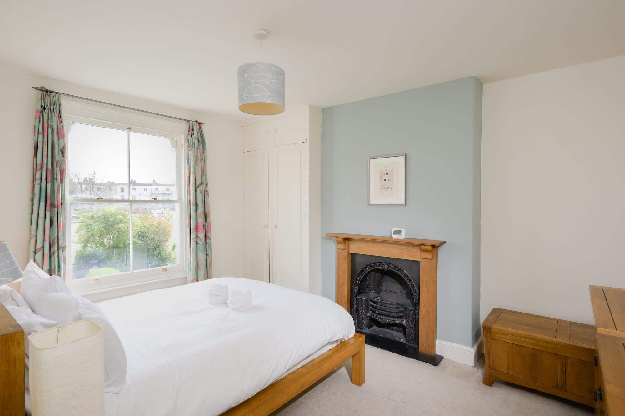 3 bedrooms, desk, iron/ironing board, WiFi