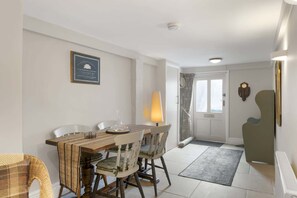 Dining - Spacious Apartment with Courtyard, Barnstaple (Devon)