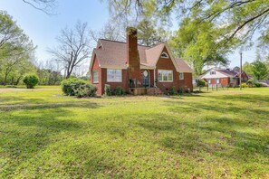 Exterior - 12 Mi to BlueOval City: Tennessee Getaway! (Mason)