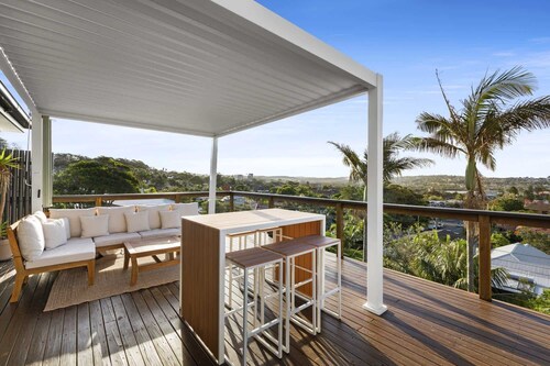 Chic Coastal 1-Bedroom Home with Balcony & BBQ