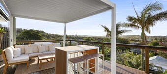 Chic Coastal 1-Bedroom Home with Balcony & BBQ