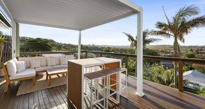 Chic Coastal 1-Bedroom Home with Balcony & BBQ