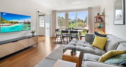 Family Friendly 3-Bed with Courtyard & Parking