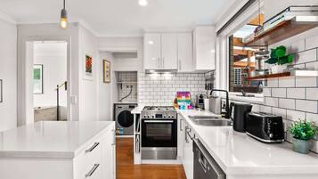Coffee/tea maker, fridge, microwave, oven
