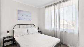 3 bedrooms, desk, iron/ironing board, WiFi