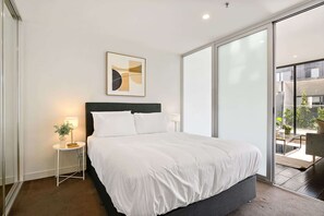 1 bedroom, iron/ironing board, WiFi, bed sheets - Bright 1BR Apartment Near Maribyrnong River (Ascot Vale)