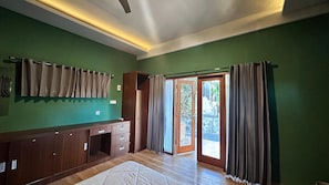 Deluxe Villa, 1 Queen Bed, Garden View | 1 bedroom, free WiFi