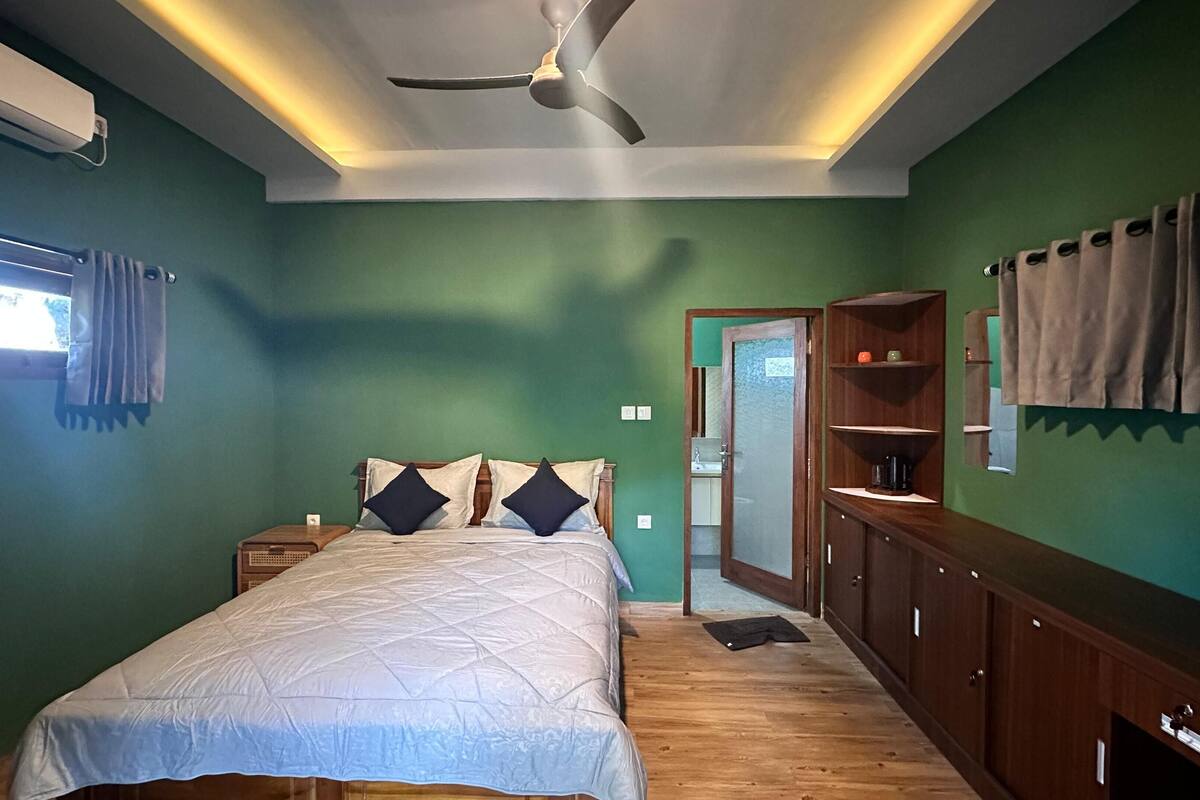 Deluxe Villa, 1 Queen Bed, Garden View | 1 bedroom, free WiFi