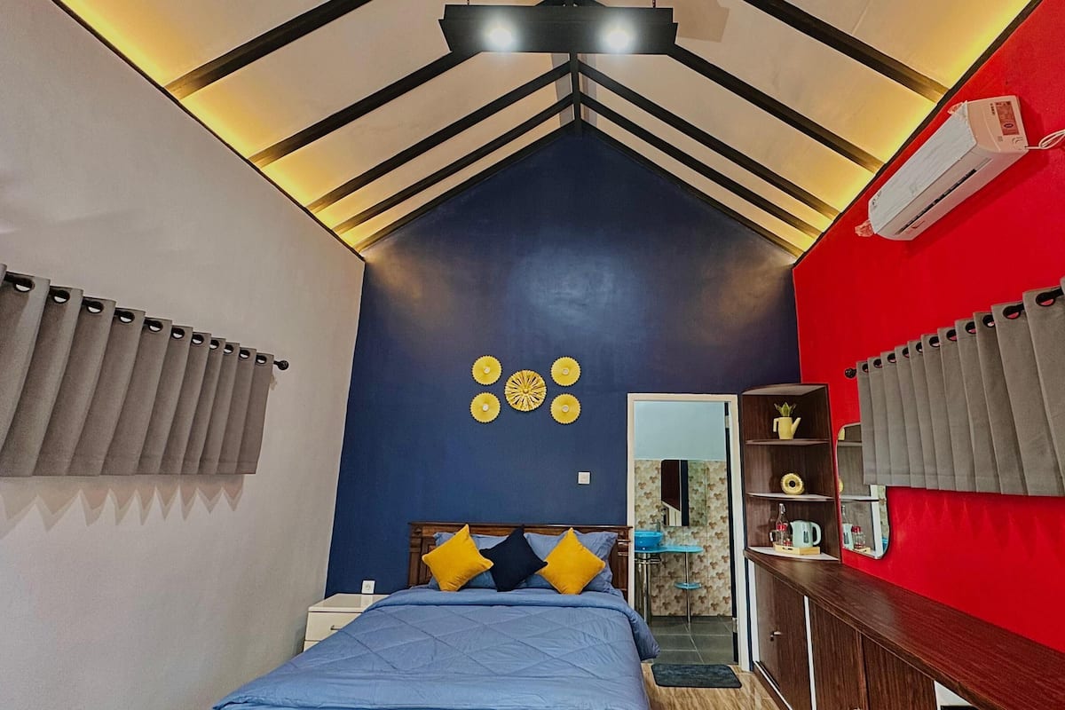 Vila clássica, 1 cama Queen, vista para o jardim | 1 quarto, quartos à prova de som, Wi-Fi de cortesia