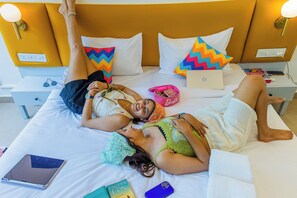 Deluxe Private A/C Room with Ensuite Bathroom | Free WiFi