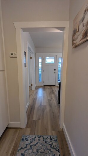 Interior - New Charming Murray 2 BR Home just 20 min to mtns or downtown, 5 min to IMC. (Murray)