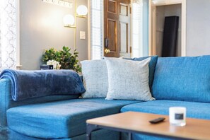 电视、壁炉、办公室